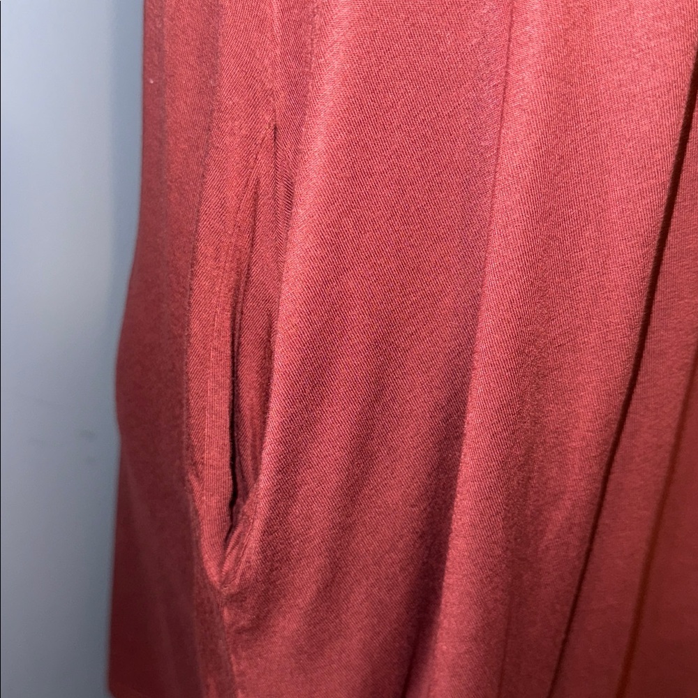 Try This Flowy Tank Top With Pockets Size Small - image 2